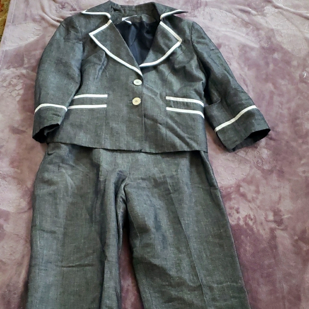 Pant suit